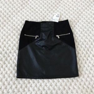 ⬛️ NWT H&M Faux Leather Mini Skirt